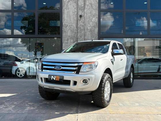 FORD RANGER 3.2 XLT 4X4 CD 20V DIESEL 4P AUTOMÁTICO FORD RANGER 3.2 XLT 4X4 CD 20V DIESEL 4P AUTOMÁTICO